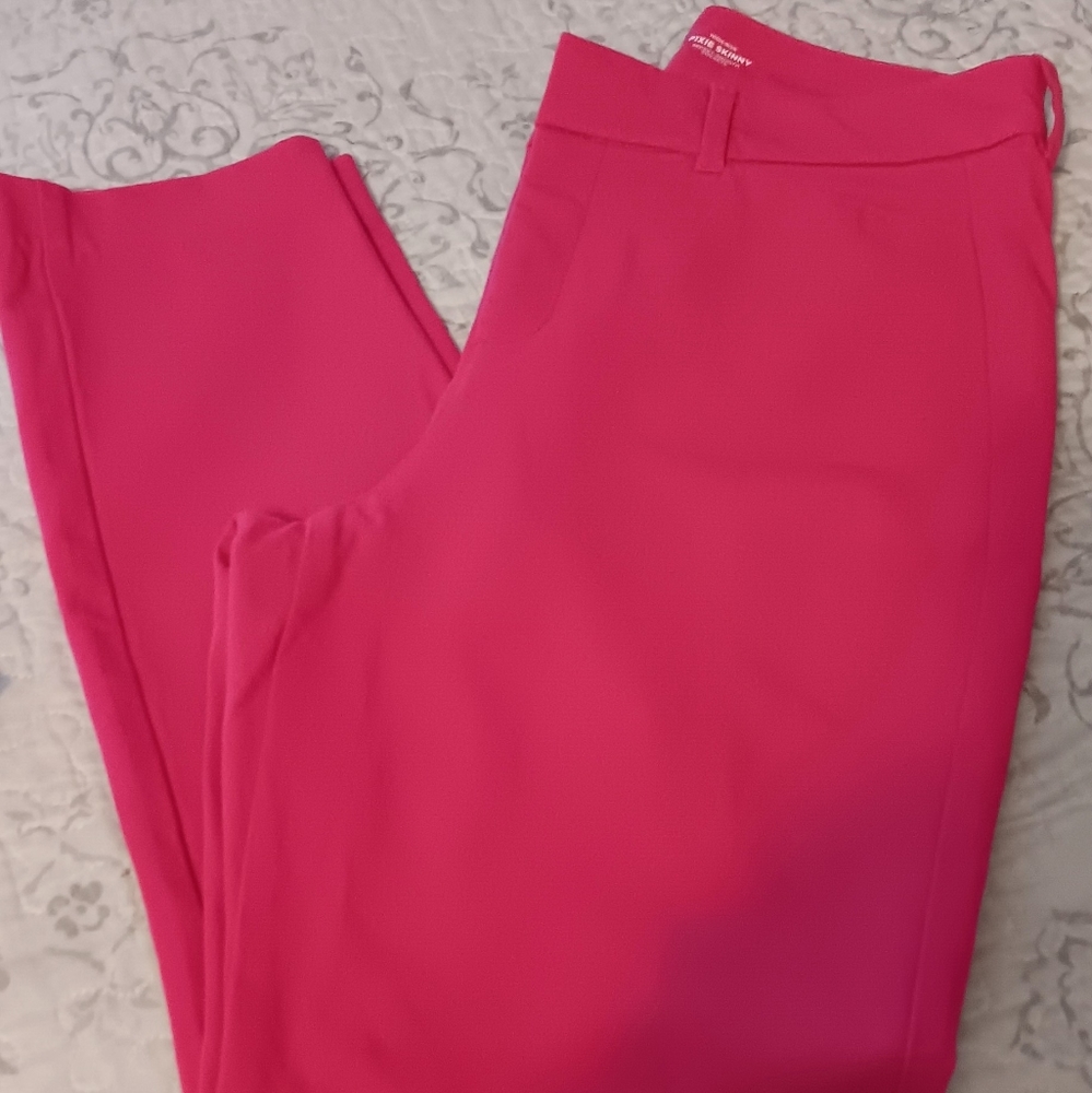 Old Navy Skinny pixie Size 8 pants in Fuchsia or Pink.